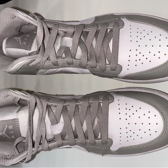 Air Jordan 1 Mid ‘college grey’ - Picture 2 of 3
